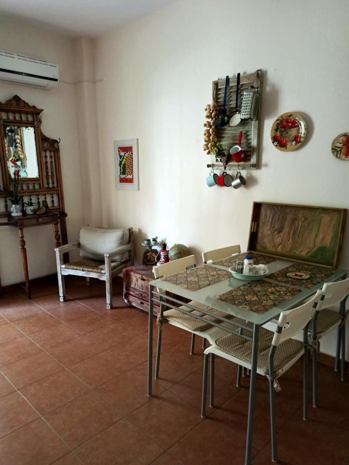 Artistic 1 Apartment アフィトス 部屋 写真